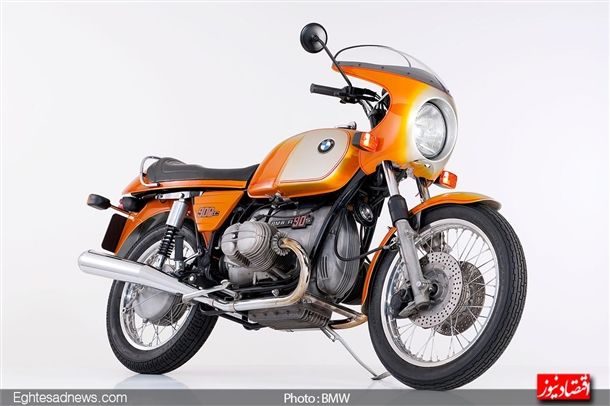 سال 1973 و موتورسیکلت آر 90 اس ، موتورسیکلتی که با بدنه دورنگ خود با استقبال زیادی از سوی جوانان مواجه شد.