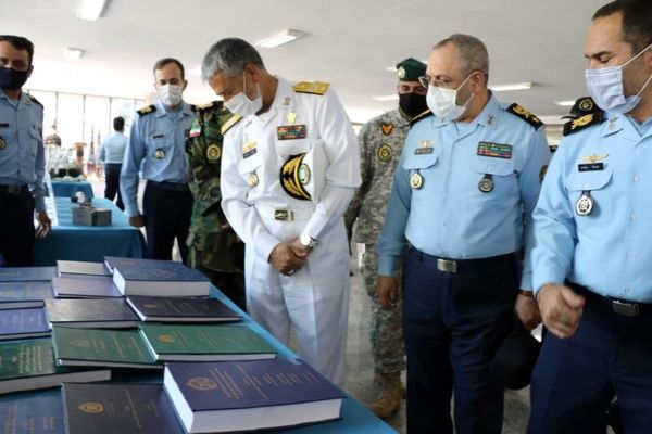بازدید دریادار سیاری از دانشگاه هوایی