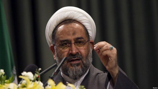 مصلحی: دشمنان انقلاب همه هستی خود را صرف نفوذ در کشور میکنند